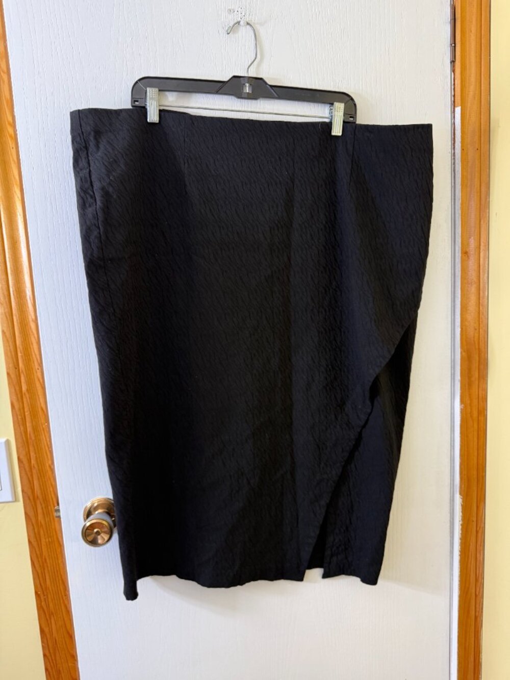 ๐ 2/40 Addition Elle Black Faux Wrap Textured Midi Skirt Size 4X - Picture 2 of 4